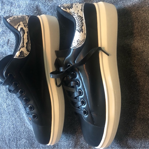 NWT Seven 7 "Miki" sneaker - Picture 1 of 4